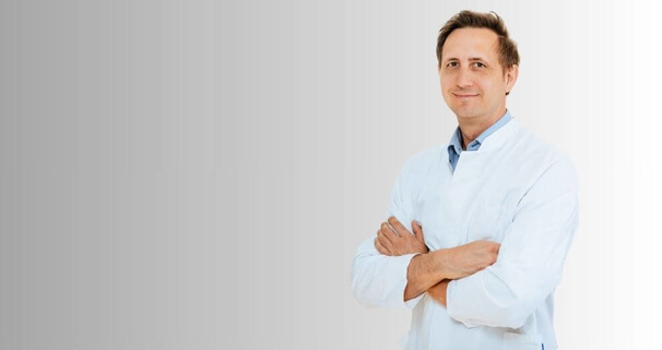 Faltenunterspritzung München, Dr. med. Marius Vogt